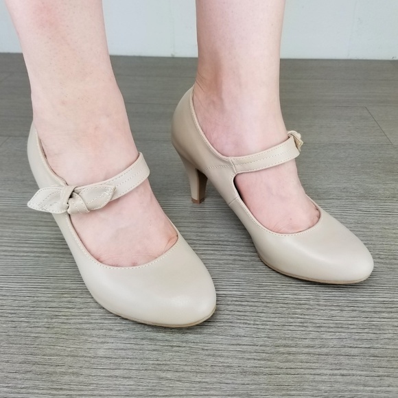 Closed Toe Low Mid Heel Bow Strap Dress Pump - Picture 2 of 8